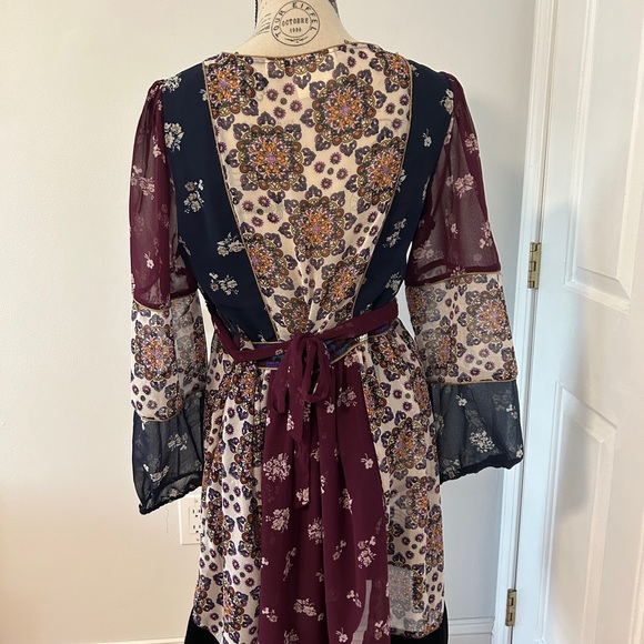 Beautiful dress like new - Picture 4 of 12